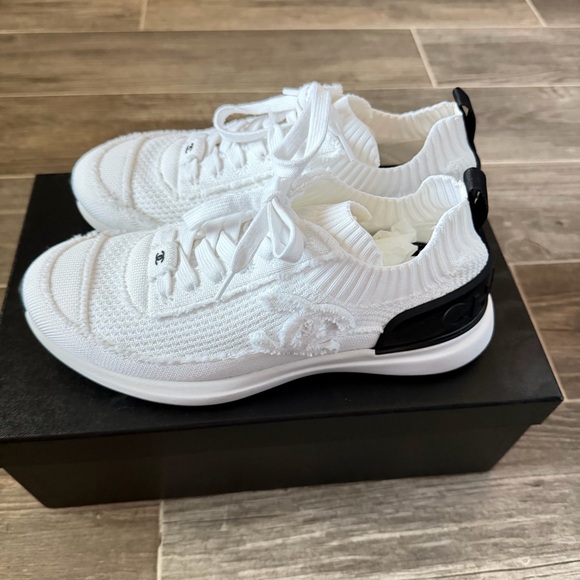 CHANEL White and Black Knit Trainer Sneakers size 39 (New in Box) - Picture 7 of 9